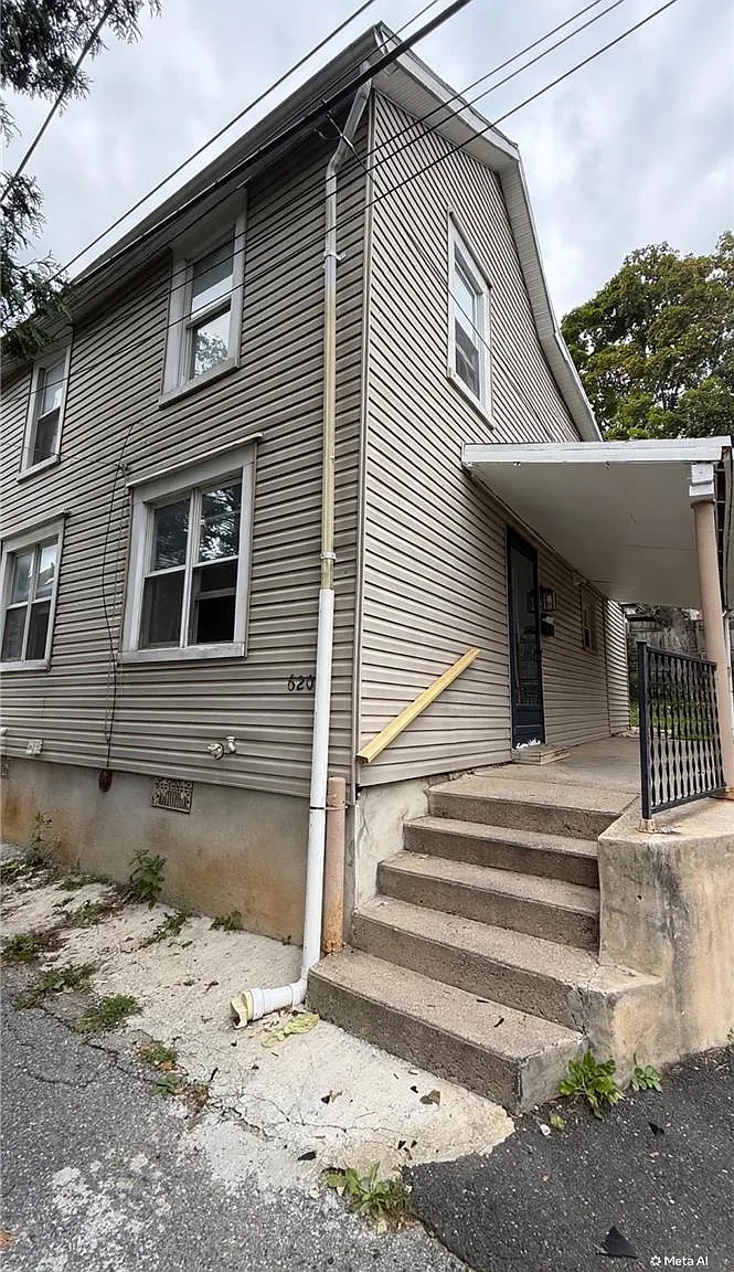 3 bed, 1.0 bath, 468 sqft, $2,050 — Photo 3