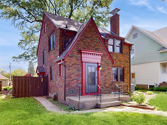 2nd image of 2117 Harrison St