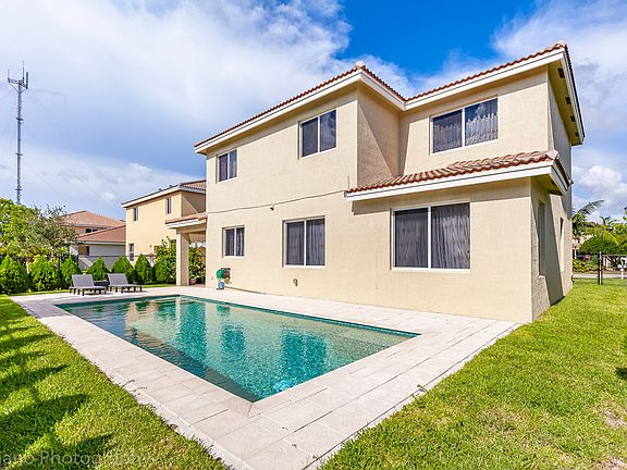 4th image of 20488 NW 12th Ave