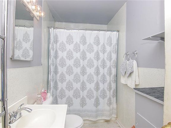 5th image of 1532 Lincoln St
