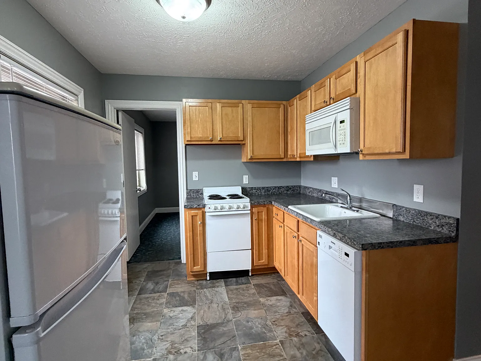 1 bed, 650 sqft, $950 — Photo 2