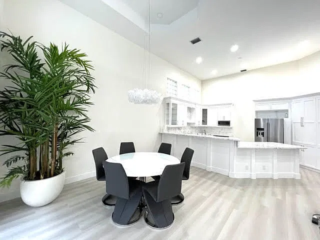 4 bed, 4.0 bath, 3064 sqft, $13,995 — Photo 4