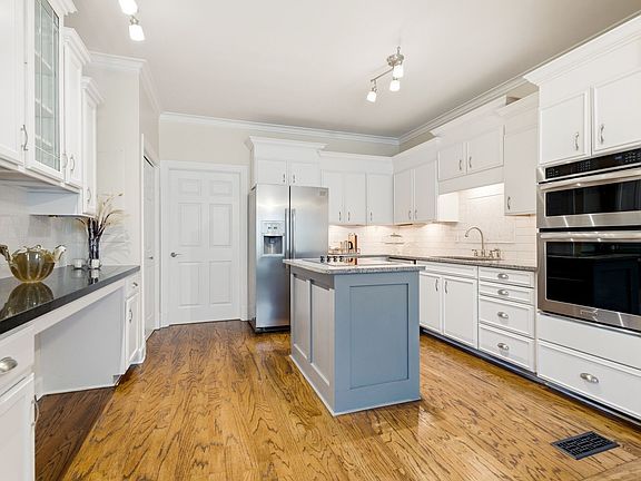 5th image of 1438 Cheshire Pl