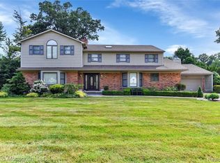 45 Shoreham Rd, Grosse Pointe Shores, MI 48236