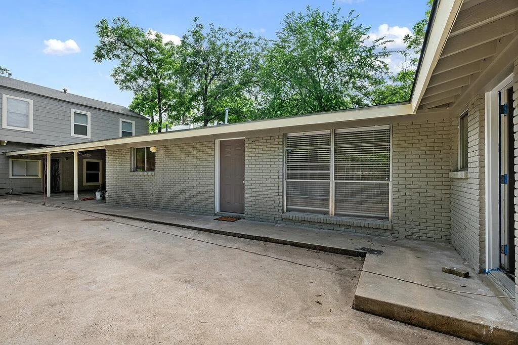 Building Photo - 1706 Palma Plz #D