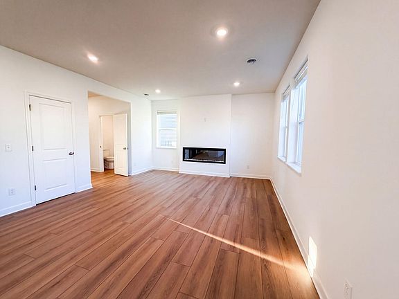 3rd image of 10773 Hemingway Ave S