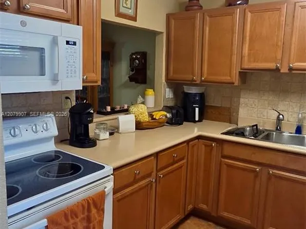 2728 Garden Dr N APT 112, Lake Worth, FL 33461