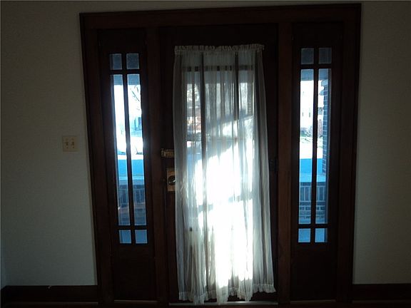 5th image of 1652 Winton Ave