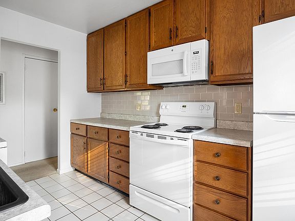 5th image of 1117 Davis Dr