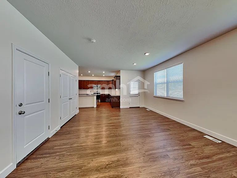 2401 E Wild Horse Way — Photo 5