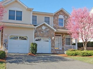 112 Springhill Dr, Morris Plains, NJ 07950