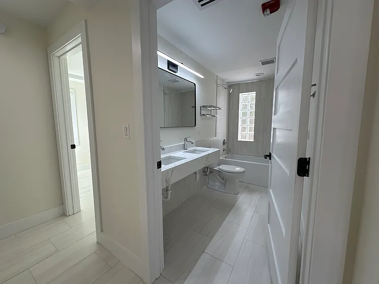 Ocean Reef Apartments — Photo 10