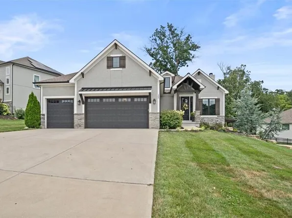 105 NW Ambersham Dr, Lees Summit, MO 64081