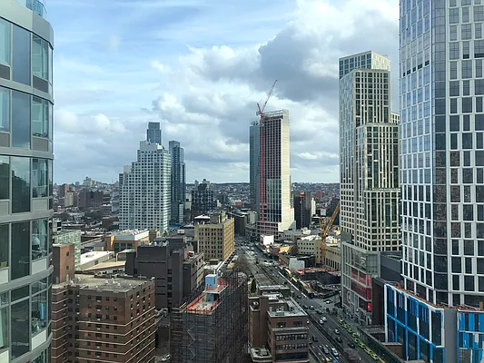 Rented by Red Apple Group | media 49