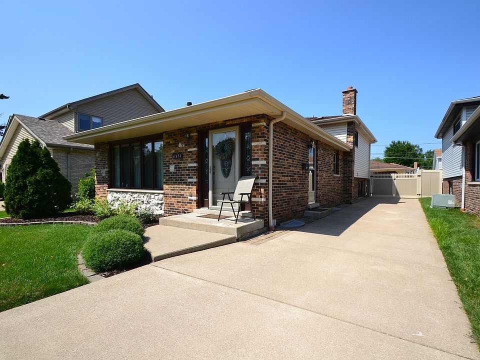Excellent curb appeal and maintenance on this 1975 Brick Split.  Vinyl siding, aluminum soffit/fascia and gutters were replaced in 2013.