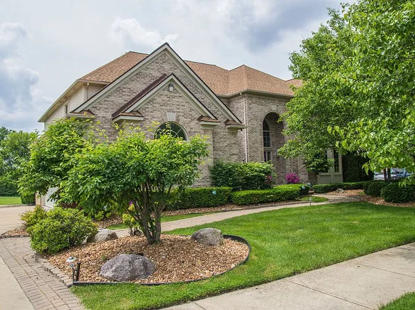2935 Ivy Hill Dr, Commerce Township, MI 48382