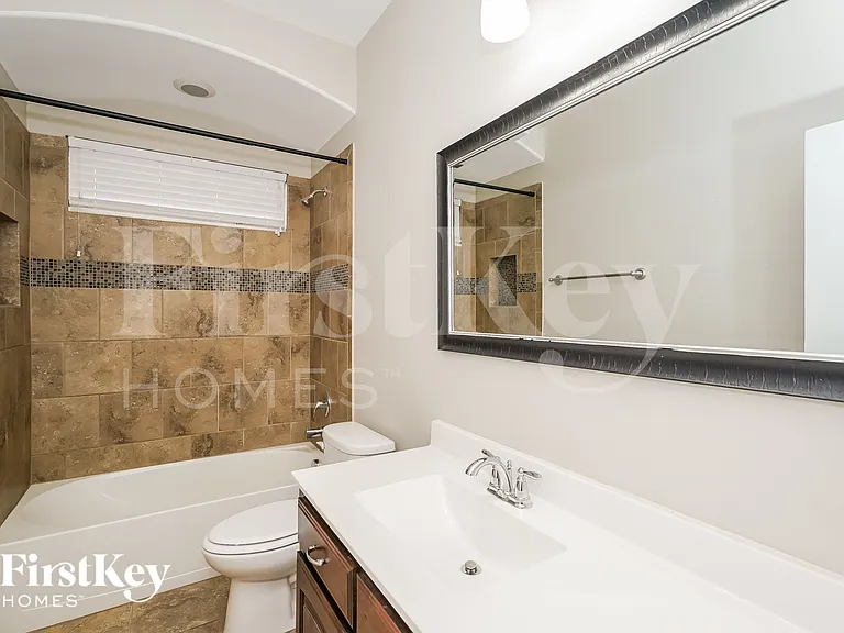 1724 Henderson Dr — Photo 17