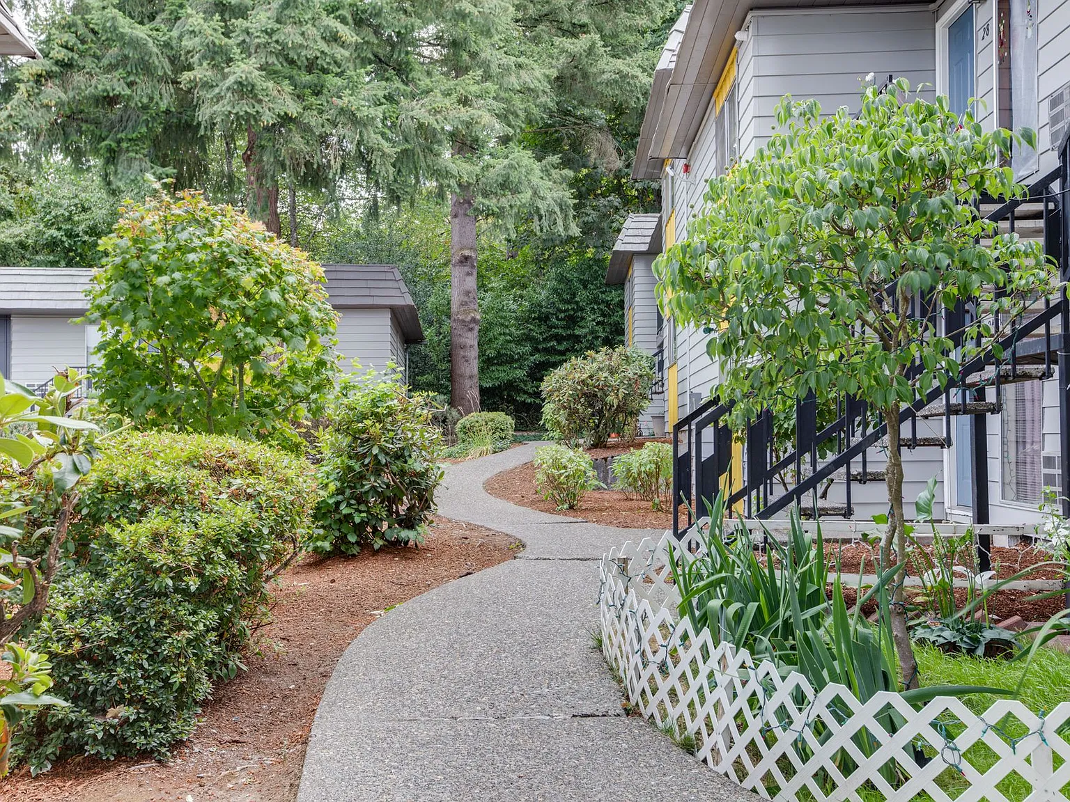 Cypress Crest Apartments — Photo 4