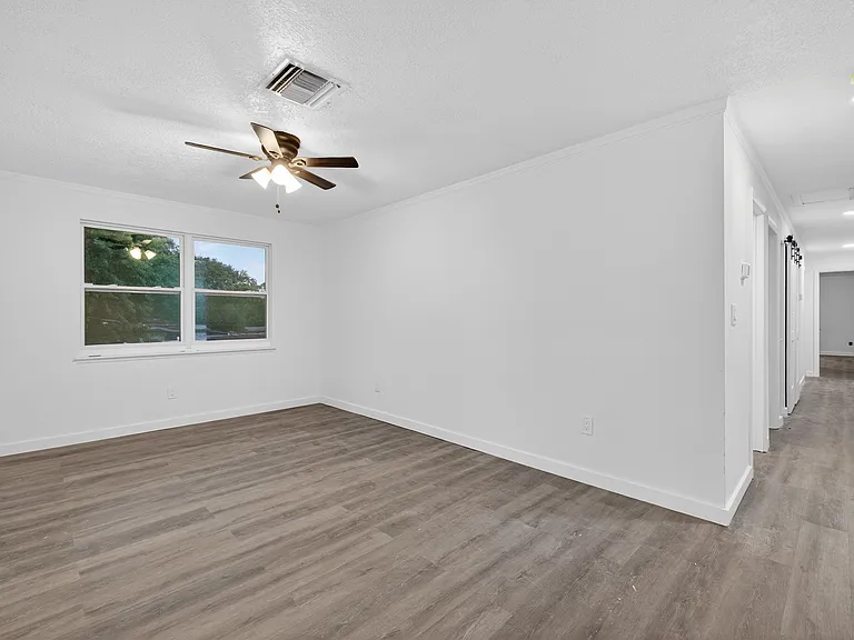 321 SE Blvd N #2 — Photo 13