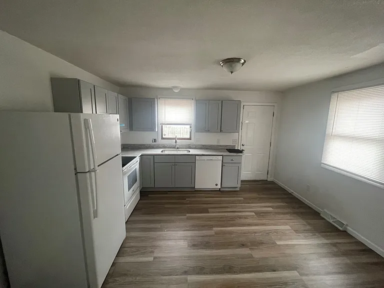 441 Cadwell Dr #441 — Photo 3