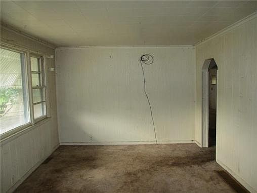 2nd image of 430 Tullis Ave