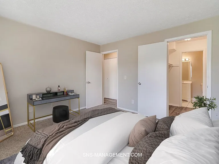 Woodside Aparments — Photo 9