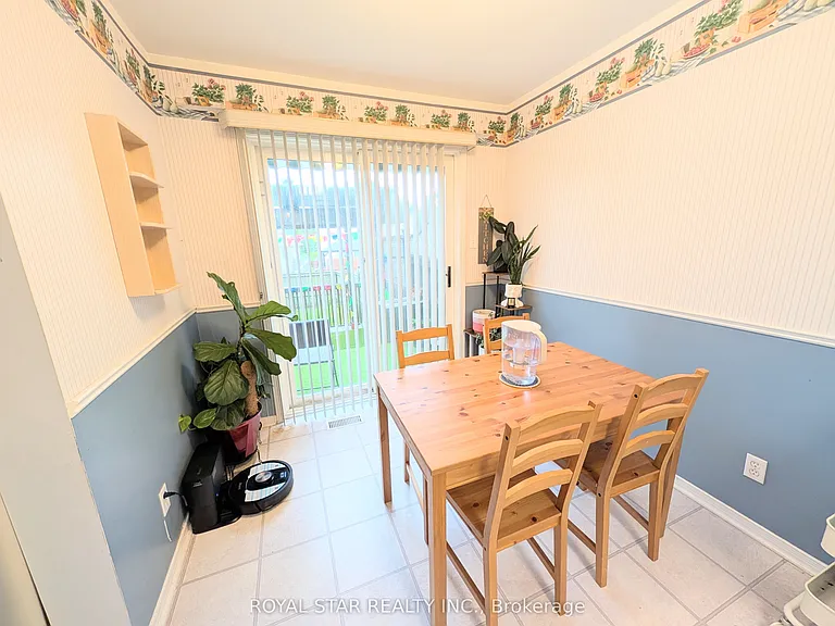 38 Springcreek Cres — Photo 11