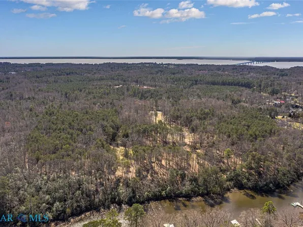 7 Irvington Rd, White Stone, VA 22578