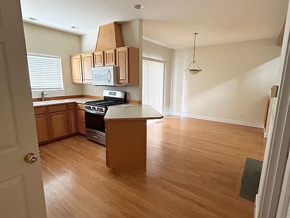 3rd image of 12422 NE 100th St