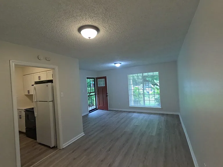 3115 Carnes Ave — Photo 5