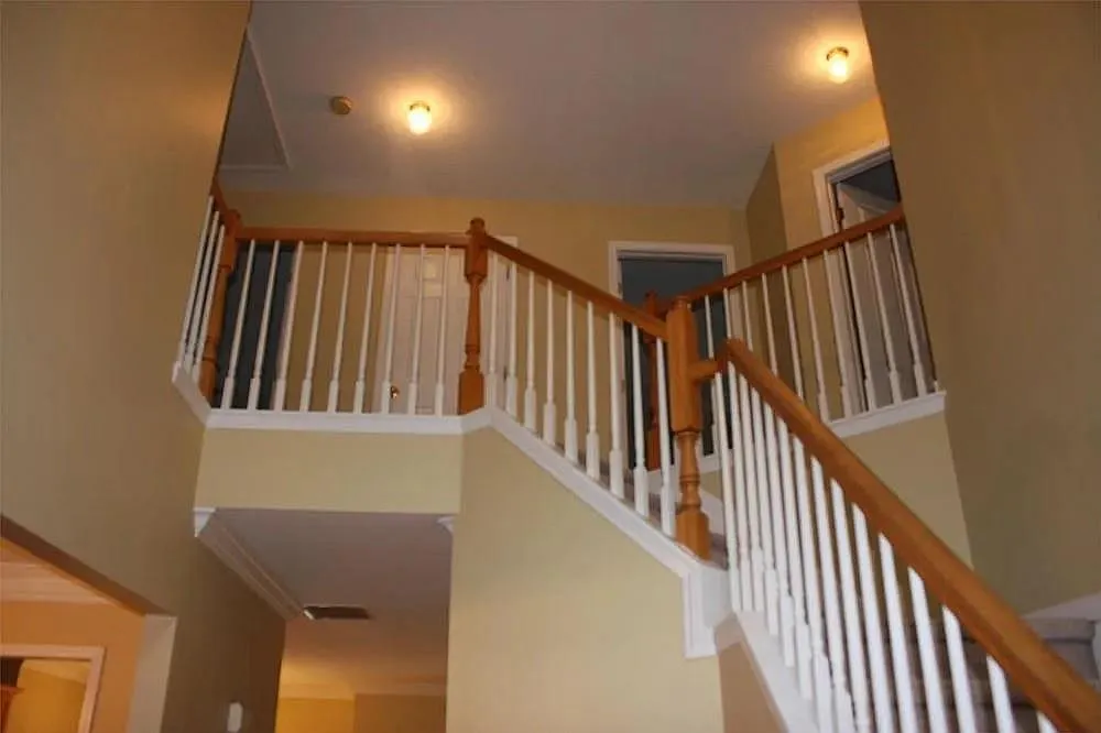 4 bed, 2.5 bath, 2514 sqft, $3,200 — Photo 2