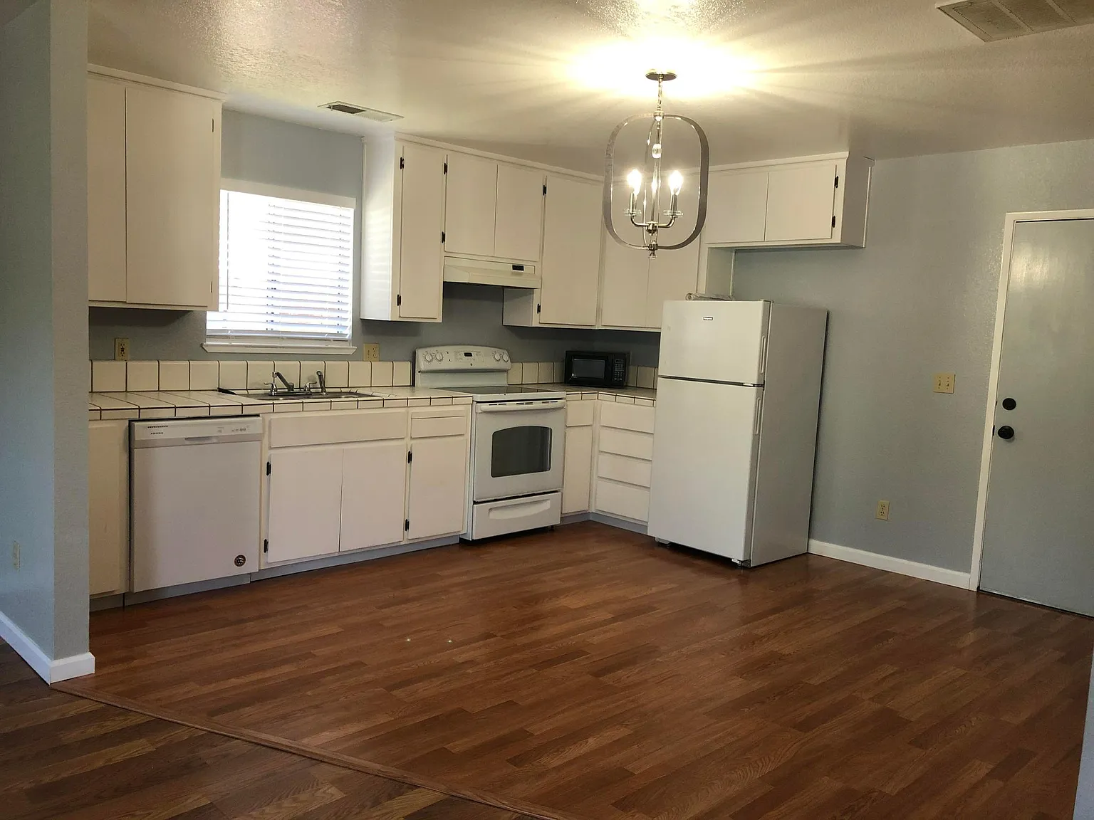 1 bed, 800 sqft, $1,480 — Photo 4