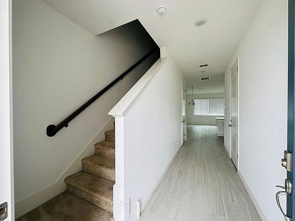 3rd image of 729 Benoi Dr