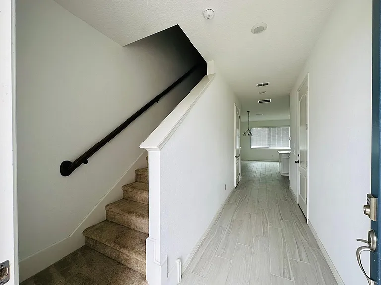729 Benoi Dr — Photo 3