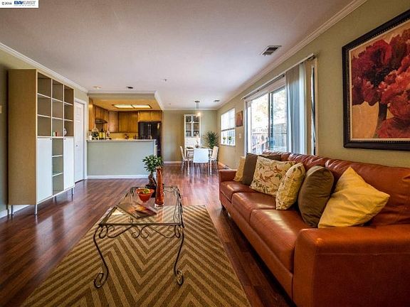 4th image of 2542 Marina Blvd #2