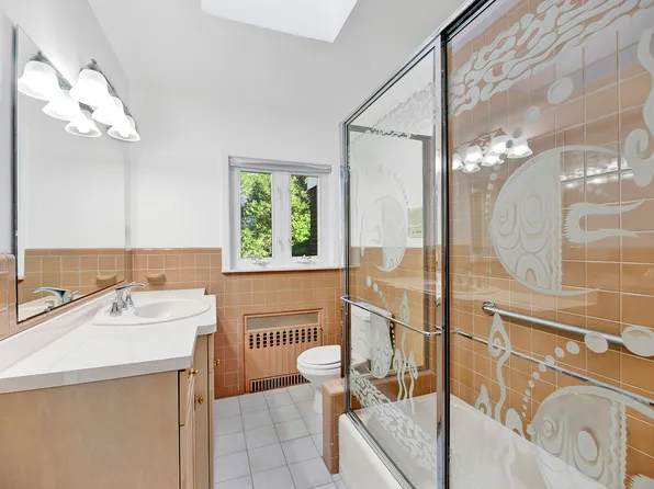 125 Bertha Place image 17 of 24