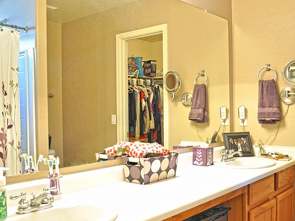 Dual Sinks Vanity Uprg Light