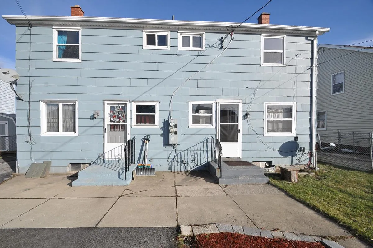 3 bed, 1075 sqft, $1,800 — Photo 3