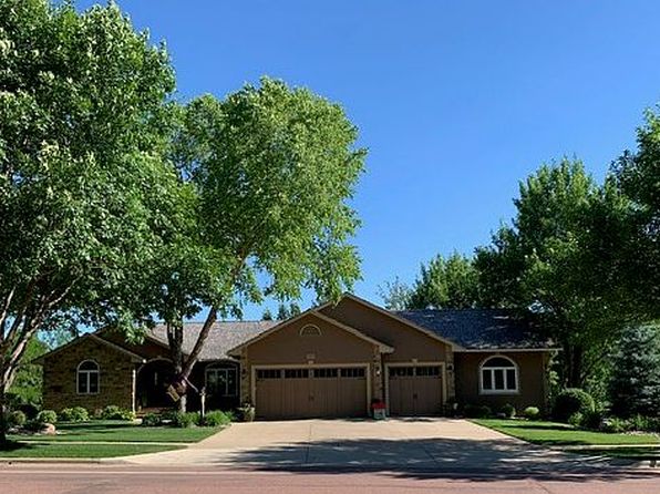 905 W Ralph Rogers Rd