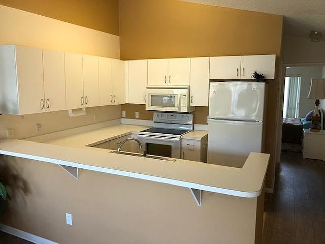 1st image of 1117 NW Lombardy Dr APT B