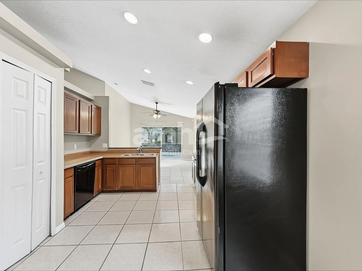 4 bed, 2.0 bath, 1603 sqft, $2,300 — Photo 4