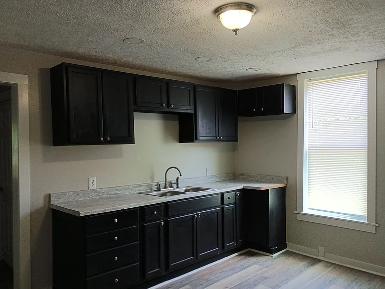 130 Mobile St — Photo 2