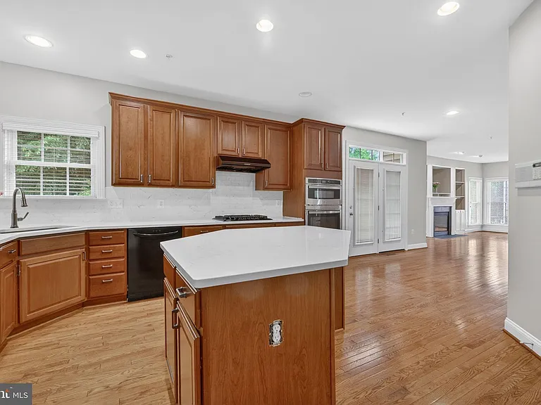 15806 Copper Beech Dr — Photo 20