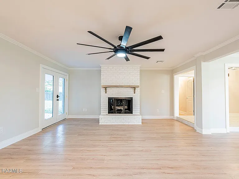 101 Van Dyke Ct — Photo 15