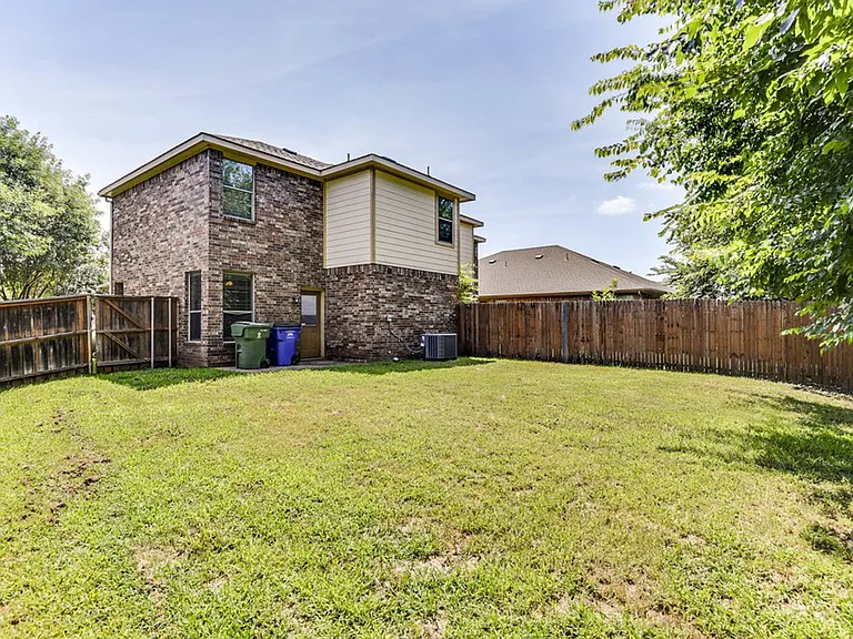 1443 Ravenwood Dr — Photo 21