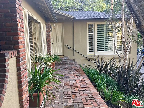 2nd image of 8721 Sunset Plaza Pl