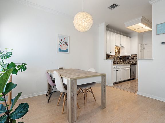 You could easily fit a 6-person table here.