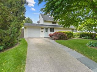 6 Atlas Ln, Hicksville, NY 11801