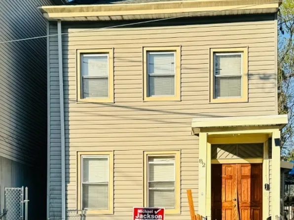 82 Arch St, Paterson City, NJ 07522