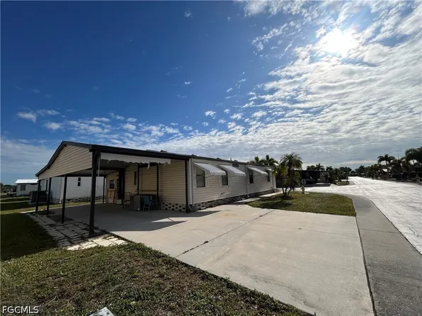 571 Sunrise Ln, North Fort Myers, FL 33903
